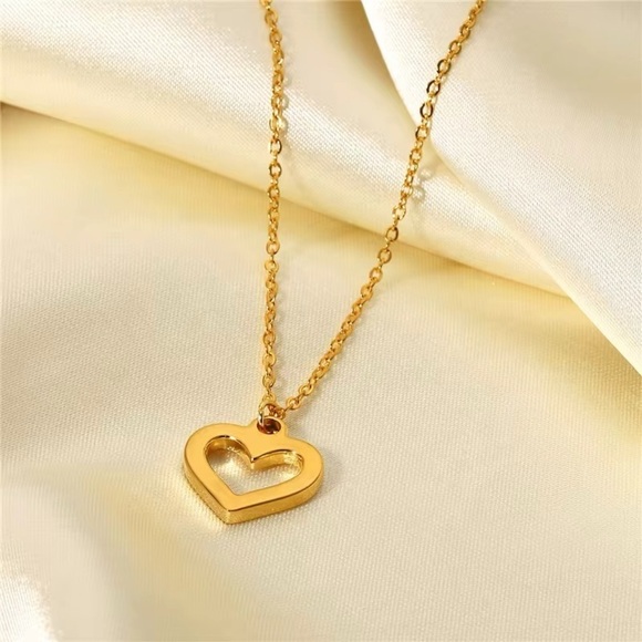 18K Gold Plated Heart Necklace - Gold Jewelry - Picture 5 of 6